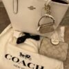 Tote mediana con cartera y charm