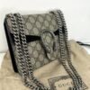 Bolsa pequeña cruzada de piel con gamuza