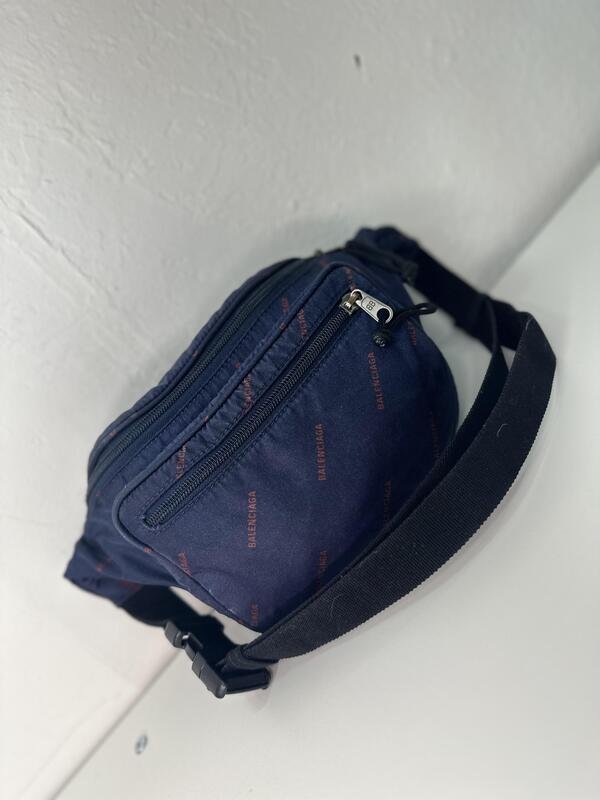 Cangurera Balenciaga