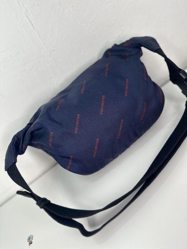 Cangurera Balenciaga