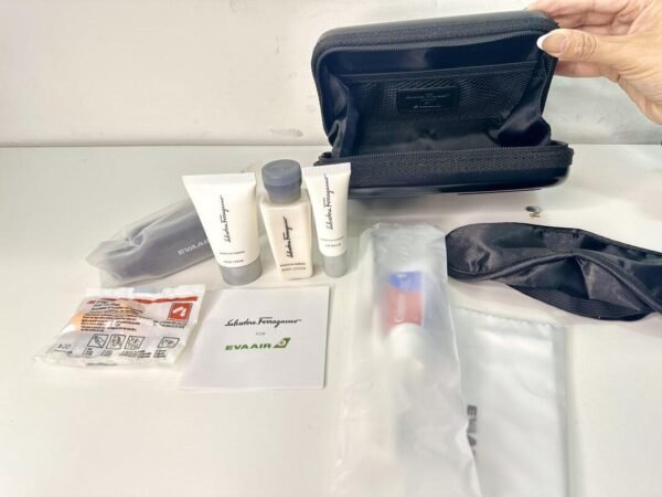 Set de viaje  Salvatore Ferragamo sitúa Eva air
