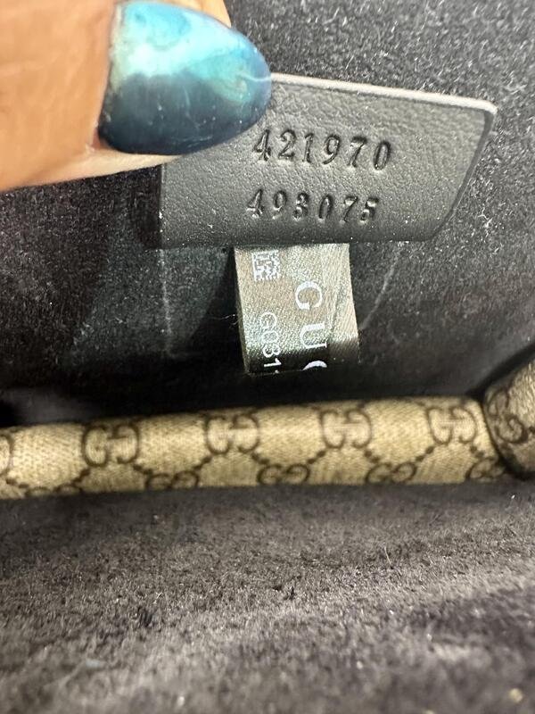 Bolsa pequeña cruzada de piel con gamuza