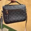 Bolsa de piel crossbody monograma