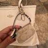 Tote mediana con cartera y charm