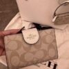 Tote mediana con cartera y charm